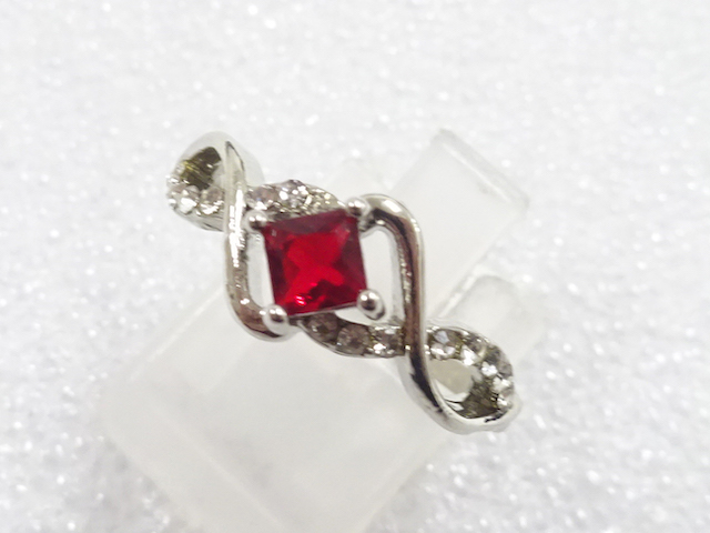 JAPANESE KIMONO / ANTIQUE COLORED STONE RING (SIZE 14)